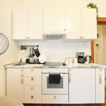 Vintage Elegance, Modern Comfort: 1Br Apartment Overlooking Calea Victoriei บูคาเรสต์ ภายนอก รูปภาพ