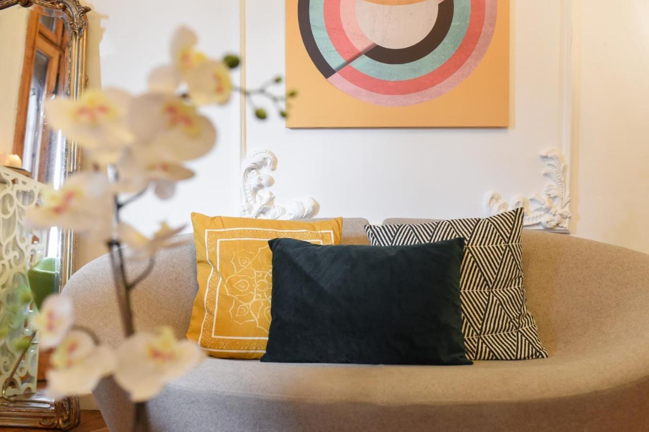 Vintage Elegance, Modern Comfort: 1Br Apartment Overlooking Calea Victoriei บูคาเรสต์ ภายนอก รูปภาพ