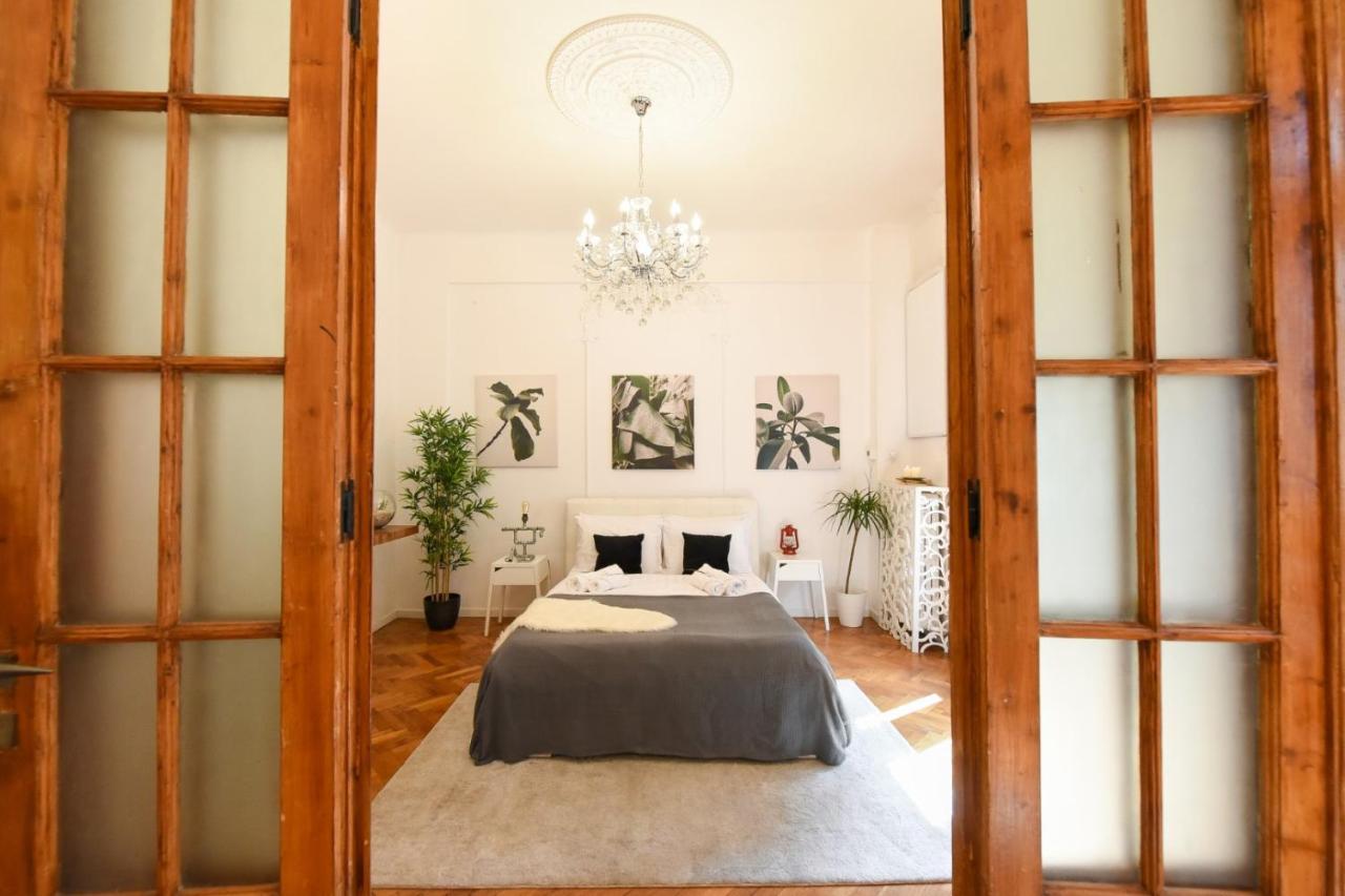 Vintage Elegance, Modern Comfort: 1Br Apartment Overlooking Calea Victoriei บูคาเรสต์ ภายนอก รูปภาพ