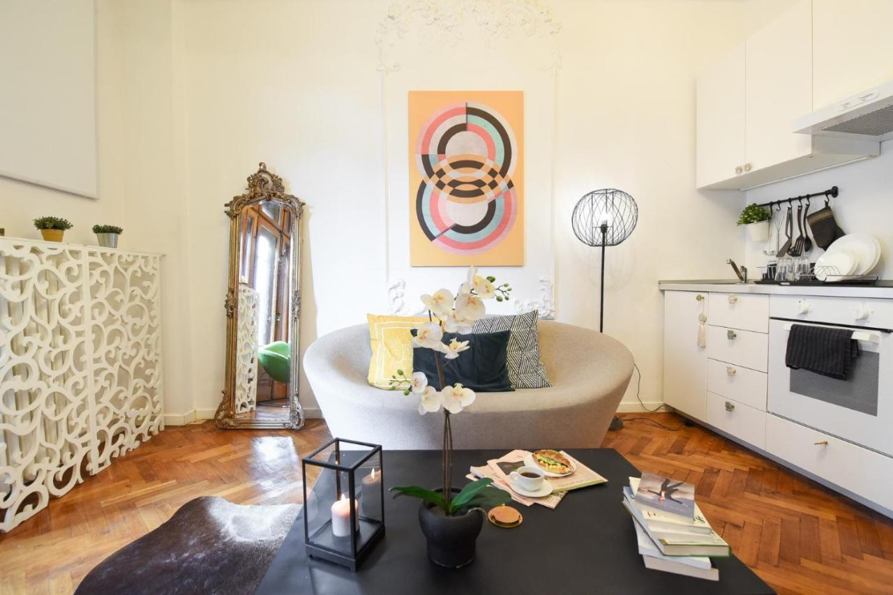 Vintage Elegance, Modern Comfort: 1Br Apartment Overlooking Calea Victoriei บูคาเรสต์ ภายนอก รูปภาพ