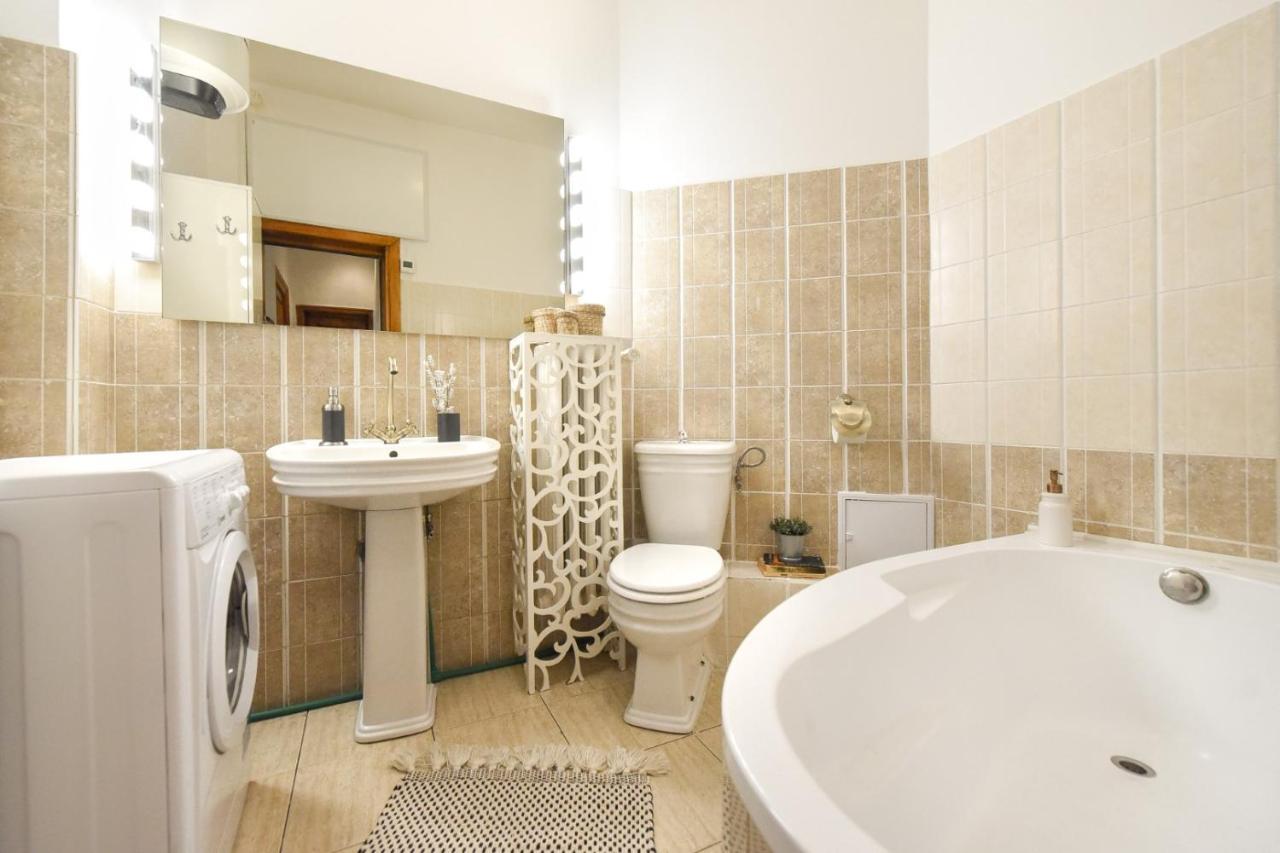 Vintage Elegance, Modern Comfort: 1Br Apartment Overlooking Calea Victoriei บูคาเรสต์ ภายนอก รูปภาพ